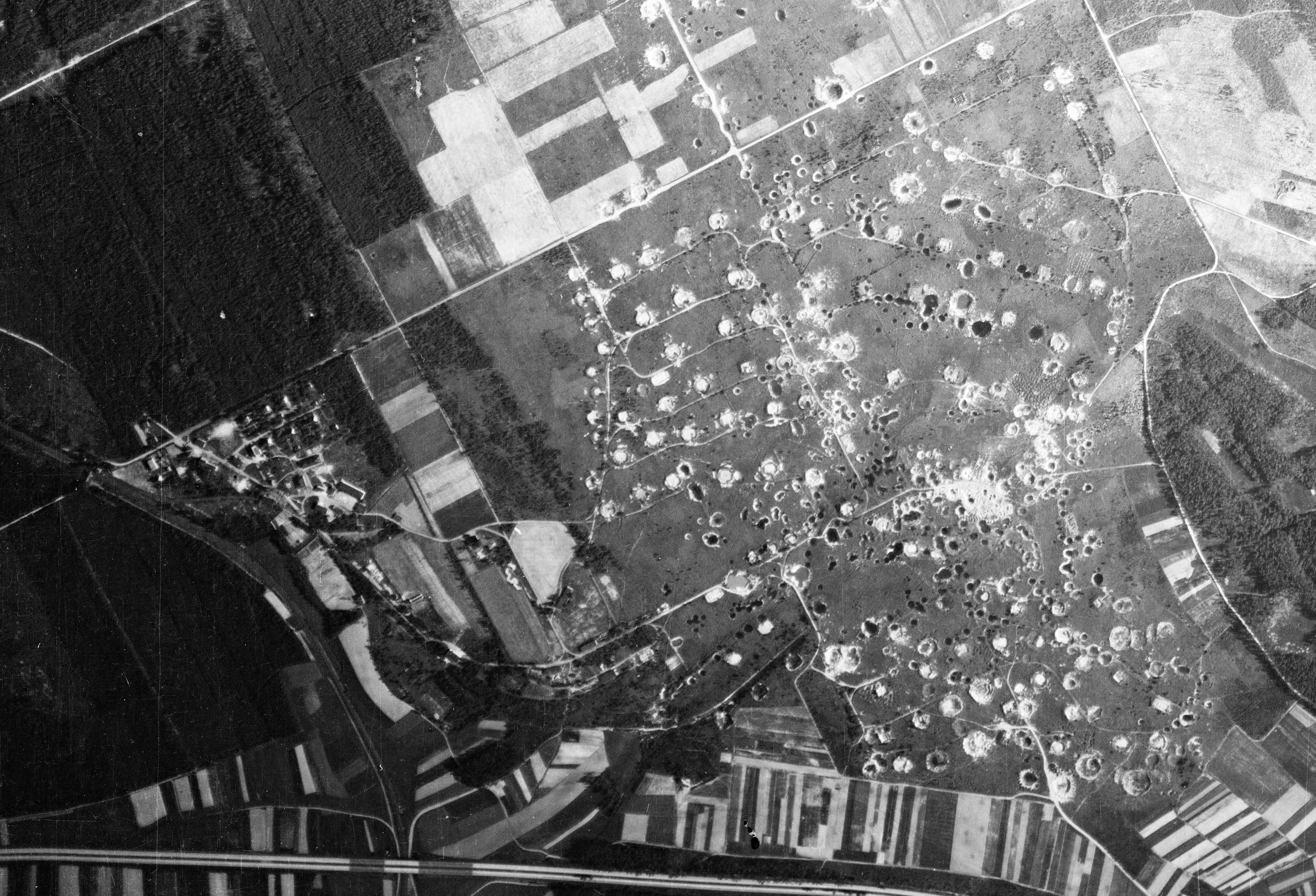 Sprengkrater im Wald von Oberndorf